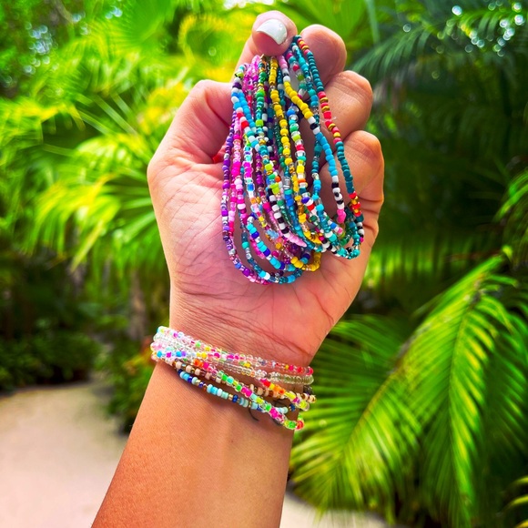 Set of 6 colorful seed bead stack bracelets - Picture 1 of 1